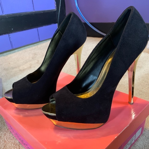 Black and Gold Platform Peep Toe Heels - Picture 3 of 5